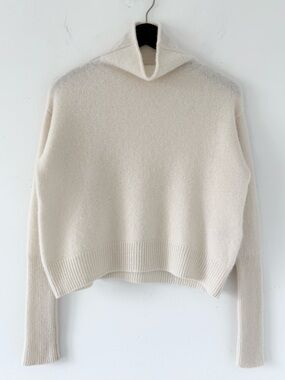 Aritzia Wilfred Cyprie 100% Cashmere Sweater